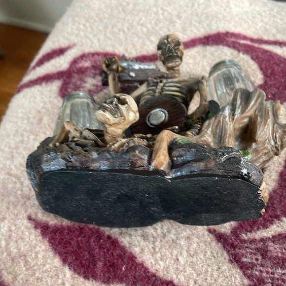 DWK 2010 pirates booty salt and pepper shaker holder display Halloween any time - Picture 6 of 6